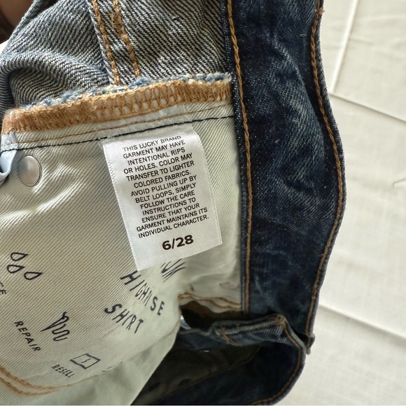 Lucky Brand Women's Blue and Cream Mom High Rise Denim Shorts Size 6/28 - Picture 11 of 12
